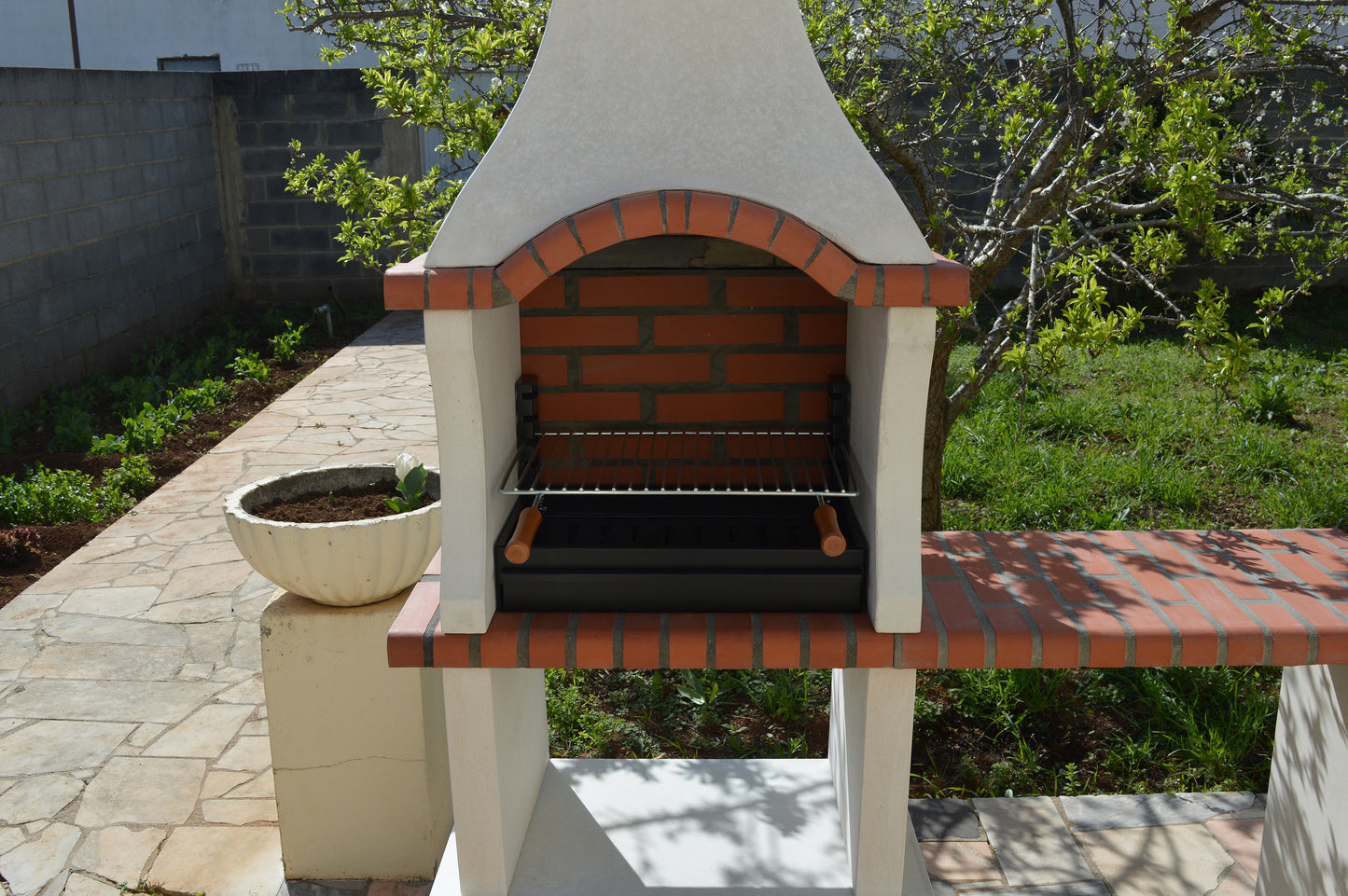 Xclusive Decor Somerset Barbecue with Side Table